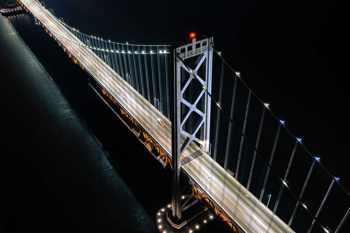 Vista aérea del puente de la bahía