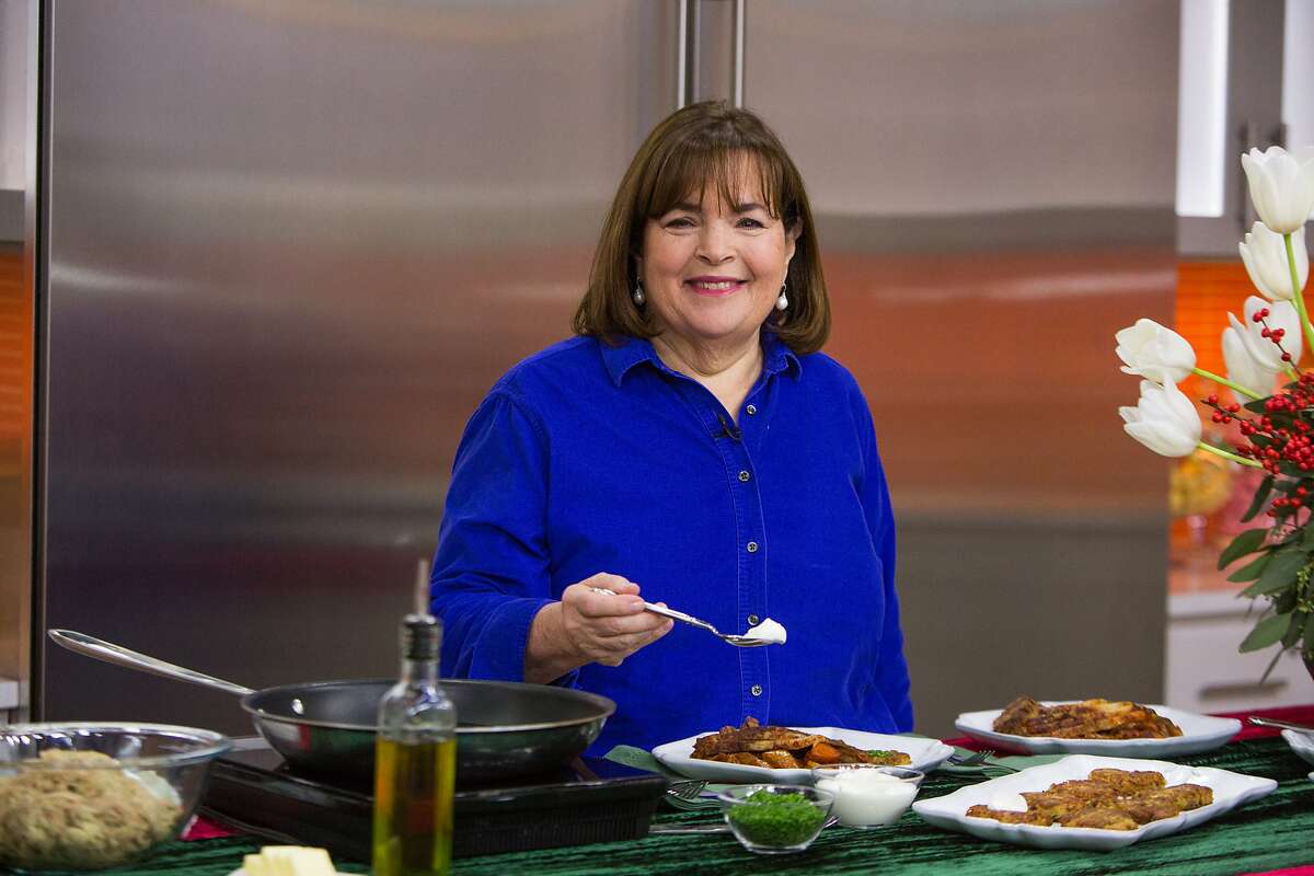 La célebre chef Ina Garten es conocida por su programa de cocina y presentación "Barefoot Contessa".