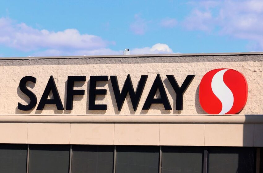  Auto choca contra ventana de Bay Area Safeway y lesiona a trabajador