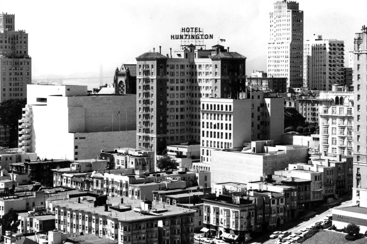 Una foto de época muestra el Hotel Huntington en San Francisco.