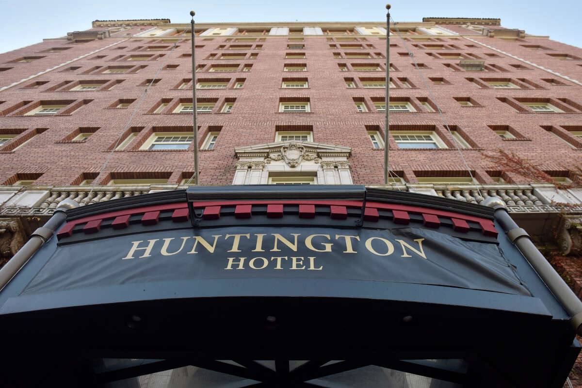 El Hotel Huntington en Nob Hill abrió sus puertas en 1924, pero ha estado cerrado desde principios de 2020. 