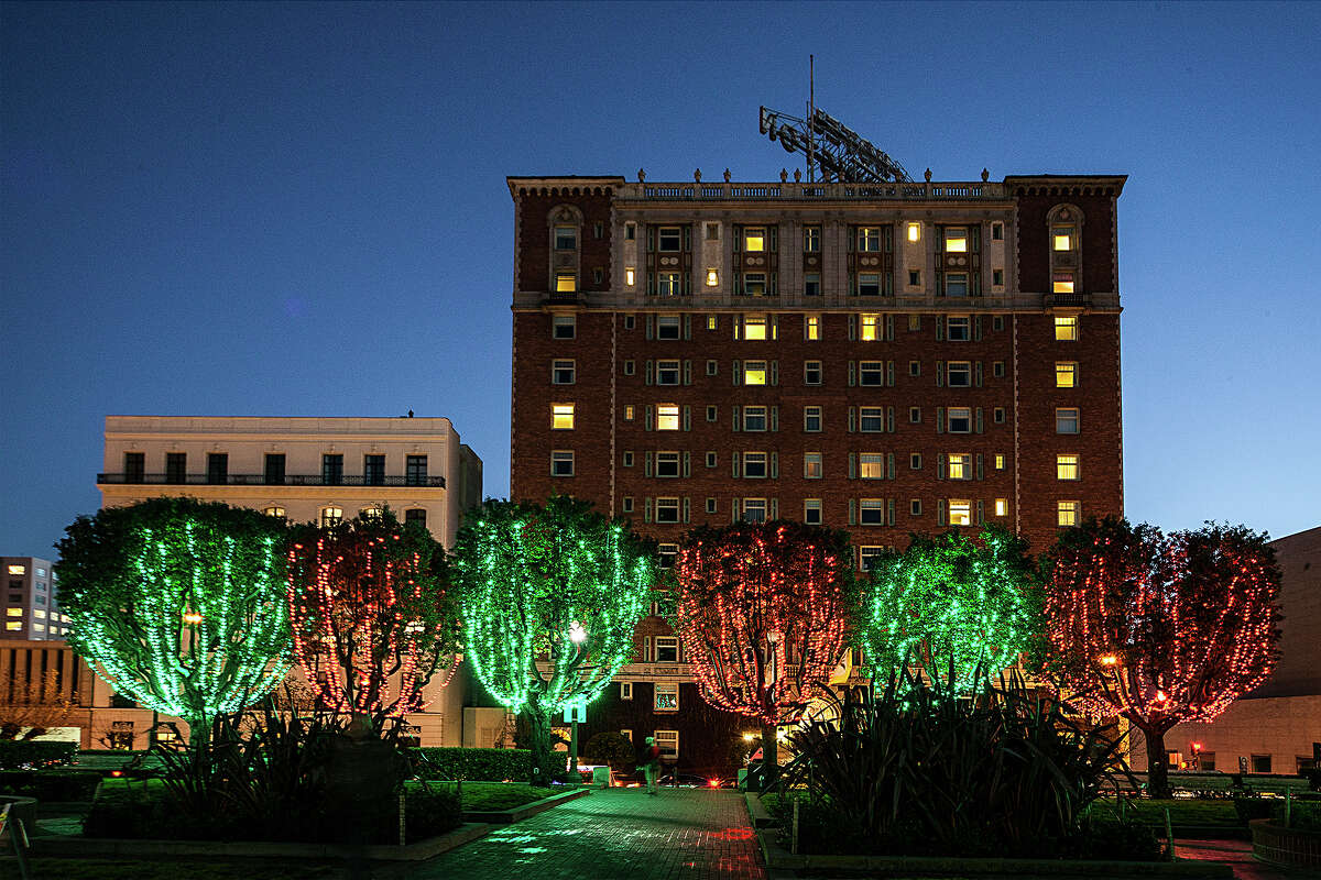 El Hotel Huntington en San Francisco está buscando restauración con noticias de un nuevo propietario.