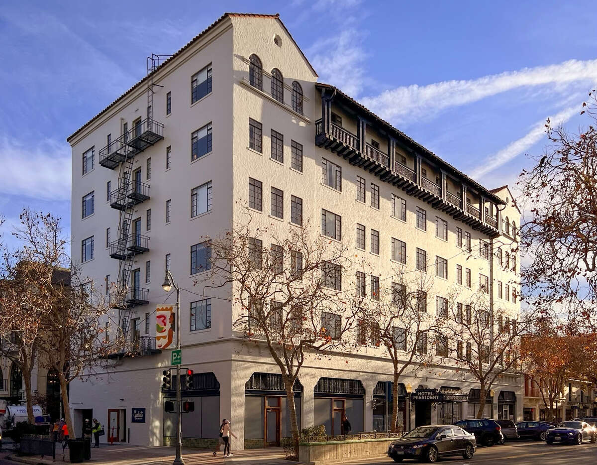 Se espera que Graduate Palo Alto abra a fines de diciembre. El hotel boutique se ha mudado a la antigua casa del Hotel President, un histórico hotel de Palo Alto en Univeristy Avenue. 