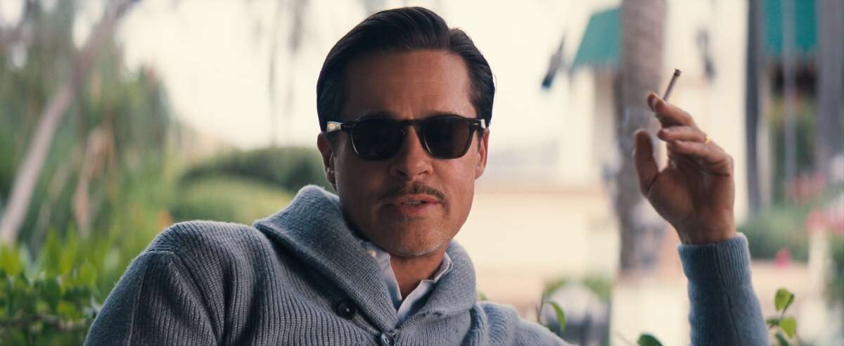 Brad Pitt interpreta a Jack Conrad en Babylon de Paramount Pictures.