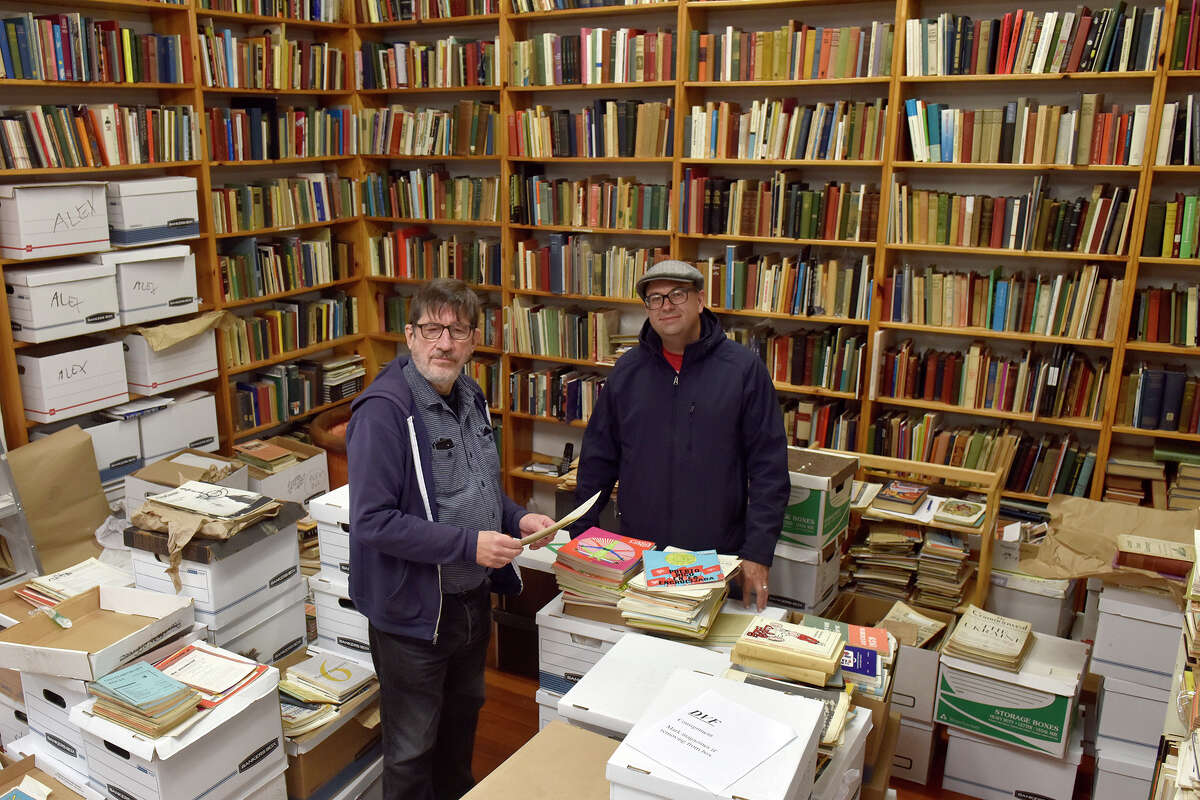 Los copropietarios de Bolerium Books, John Durham, a la izquierda, y Alexander Akin.