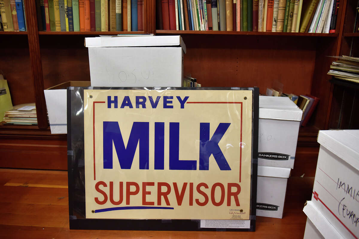 Un póster original para la campaña de supervisores de la ciudad de Harvey Milk, a la venta en Bolerium Books. 