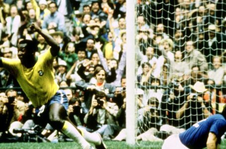 Pelé, el gran futbolista, pone la belleza en el juego bonito