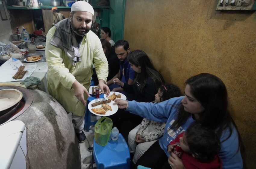  Cena exclusiva: Un agujero en la pared pakistaní con sus platos favoritos
