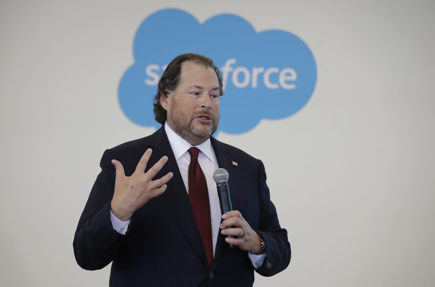  El CEO de Salesforce, Marc Benioff, llama a los nuevos trabajadores por ‘menor productividad’