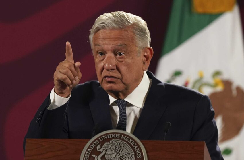  El presidente de México pide a los habitantes que rechacen los regalos de las bandas de narcotraficantes