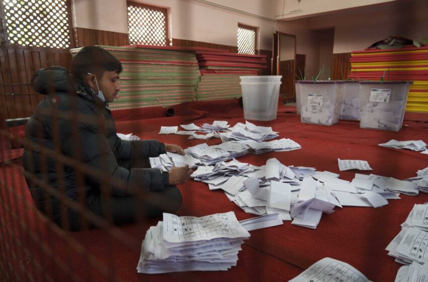  Escrutinio de los votos en Nepal, pero el nuevo gobierno podría tardar días
