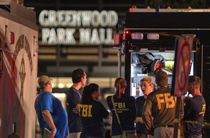  La policía y el FBI planean una actualización del tiroteo mortal en un centro comercial de Indiana