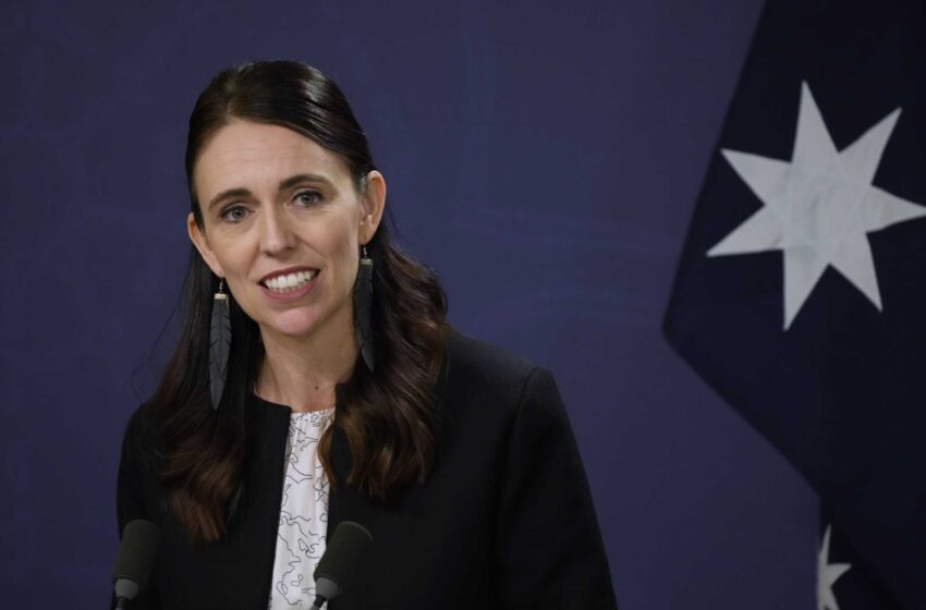  La primera ministra neozelandesa Ardern, sorprendida insultando a su rival con un micrófono caliente
