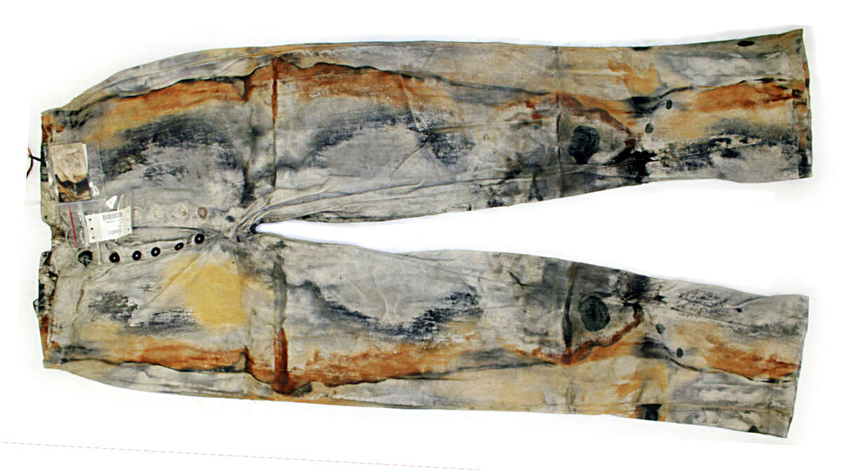 Un par de jeans extremadamente raros extraídos de los restos del SS Central America está en subasta. Se cree que los jeans fueron hechos por o para Levi Strauss.