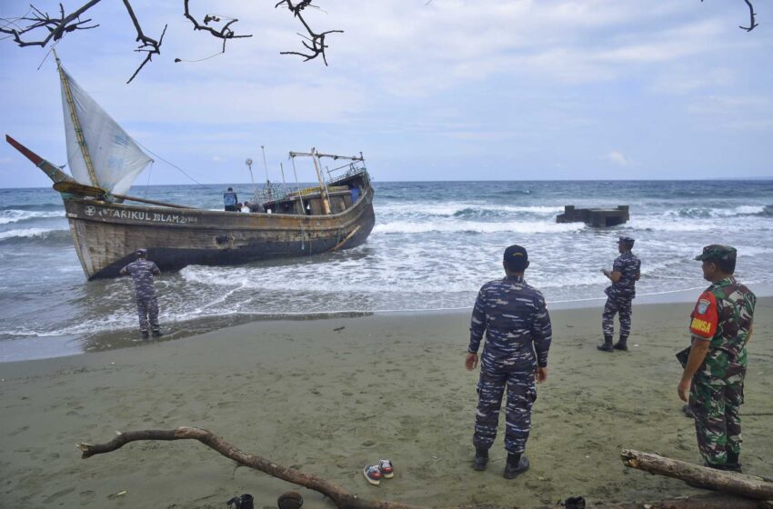  Más refugiados rohingya llegan a Indonesia tras semanas en el mar