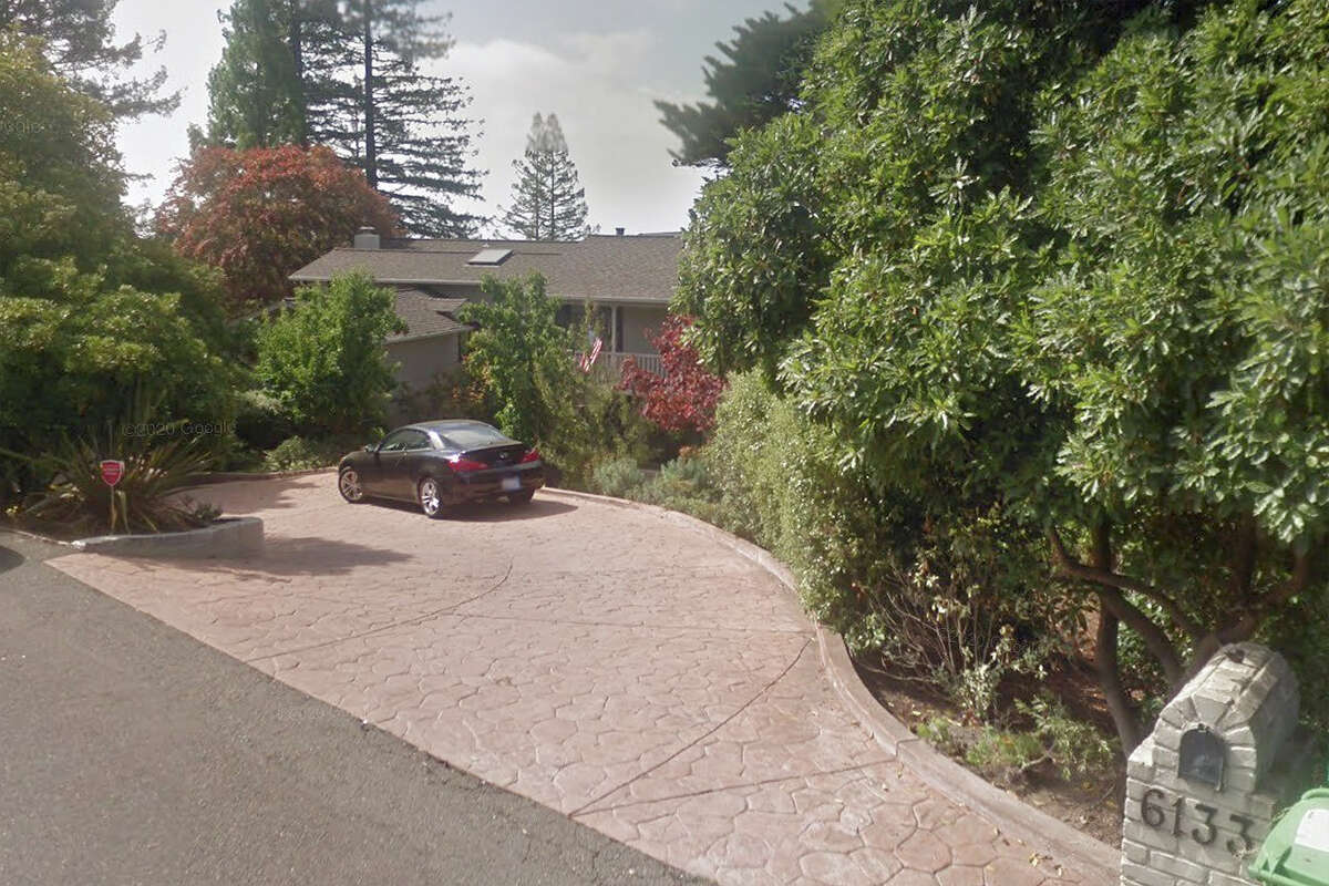 Esta casa remodelada de Oakland se cotizó en $ 5,3 millones y luego se vendió en $ 5,5 millones.