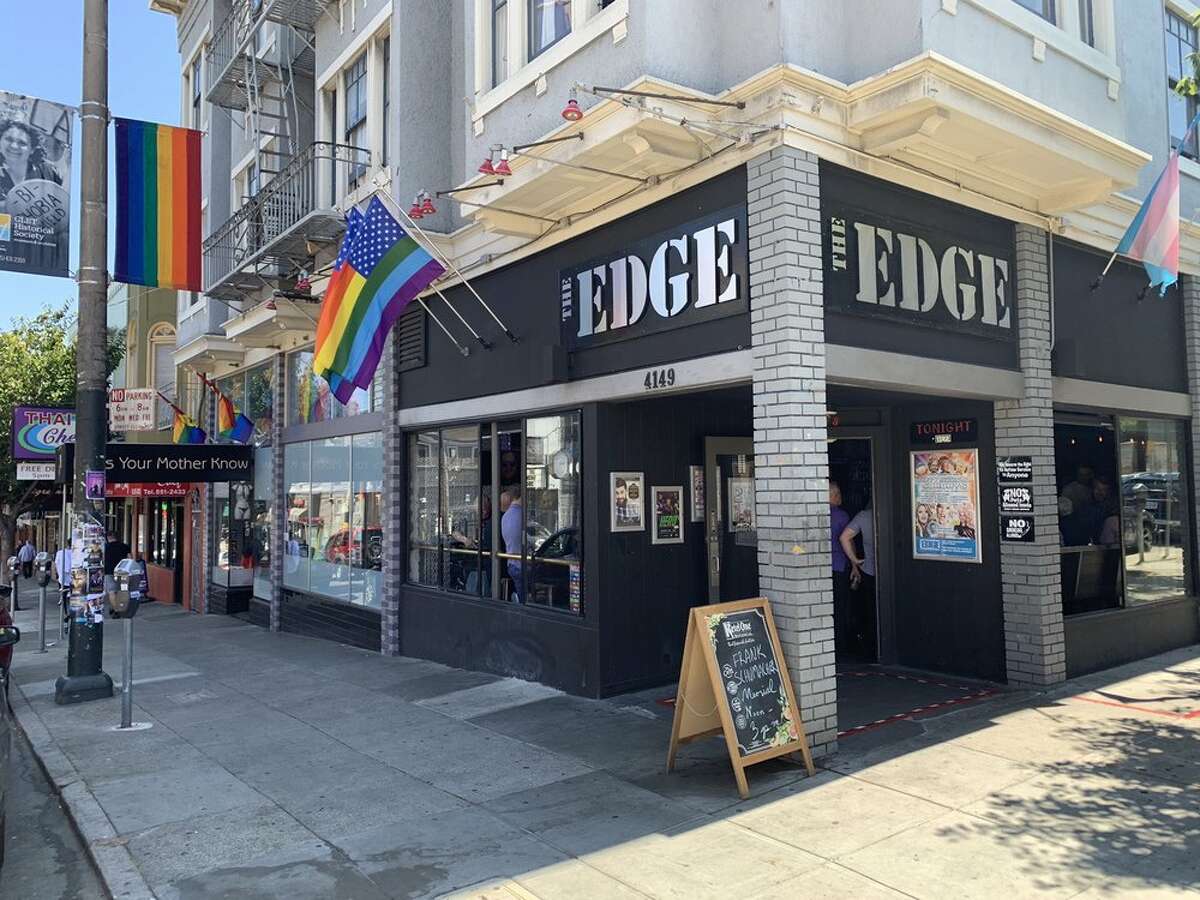 The Edge es un pequeño bar gay en el barrio Castro de San Francisco que es conocido por sus estridentes actuaciones de drag.