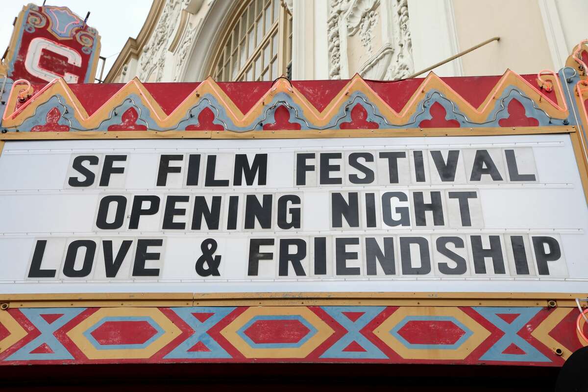 Vista de la marquesina para la noche de apertura del 59º Festival Internacional de Cine de San Francisco en el Teatro Castro el 21 de abril de 2016 en San Francisco, California. 