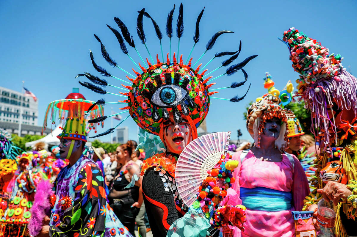 SF Pride es el festival LGBTQ+ Pride más grande del mundo. El distrito de Castro es la sede de la fiesta posterior a la celebración de varios días.