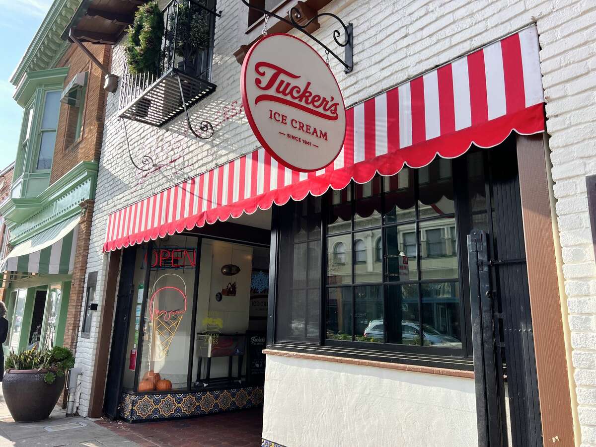 El exterior de Tucker's Ice Cream en Alameda.
