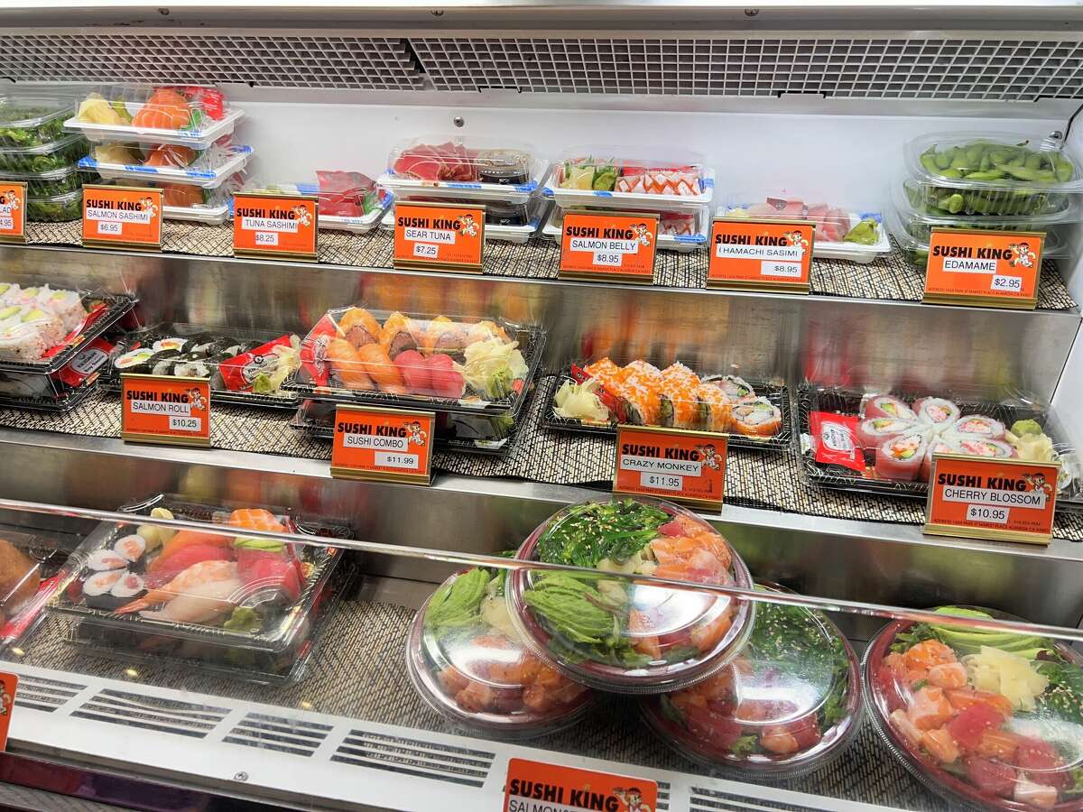 Una selección de sushi para llevar en Alameda Marketplace.