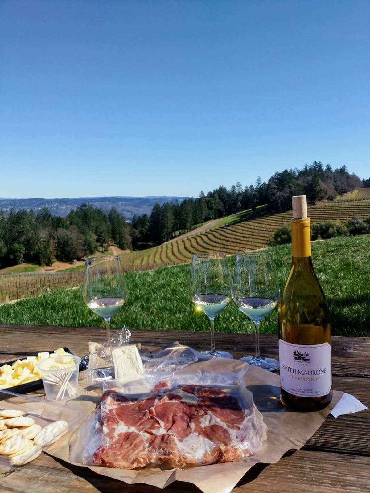 Un picnic y vino en Smith-Madrone Vineyards & Winery.