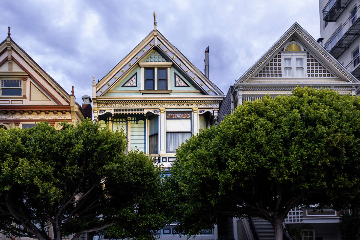 Ahora se ofrecen recorridos diarios en 712 Steiner St., la casa azul en la icónica fila de Painted Ladies de San Francisco, como se vio el jueves 22 de diciembre de 2022 por la tarde.