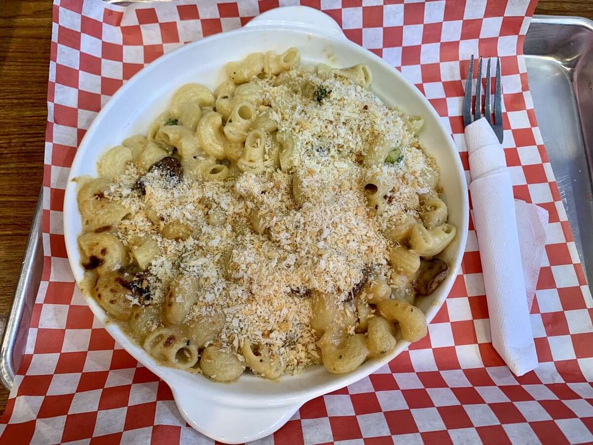 Mac and cheese vegano con brócoli y champiñones de Mac'd