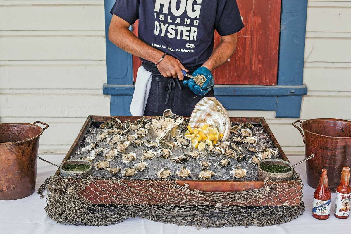 Hog Island Oyster Co. actualmente no ofrece ostras locales de Tomales Bay en la mayoría de sus restaurantes debido a los cierres por lluvia.