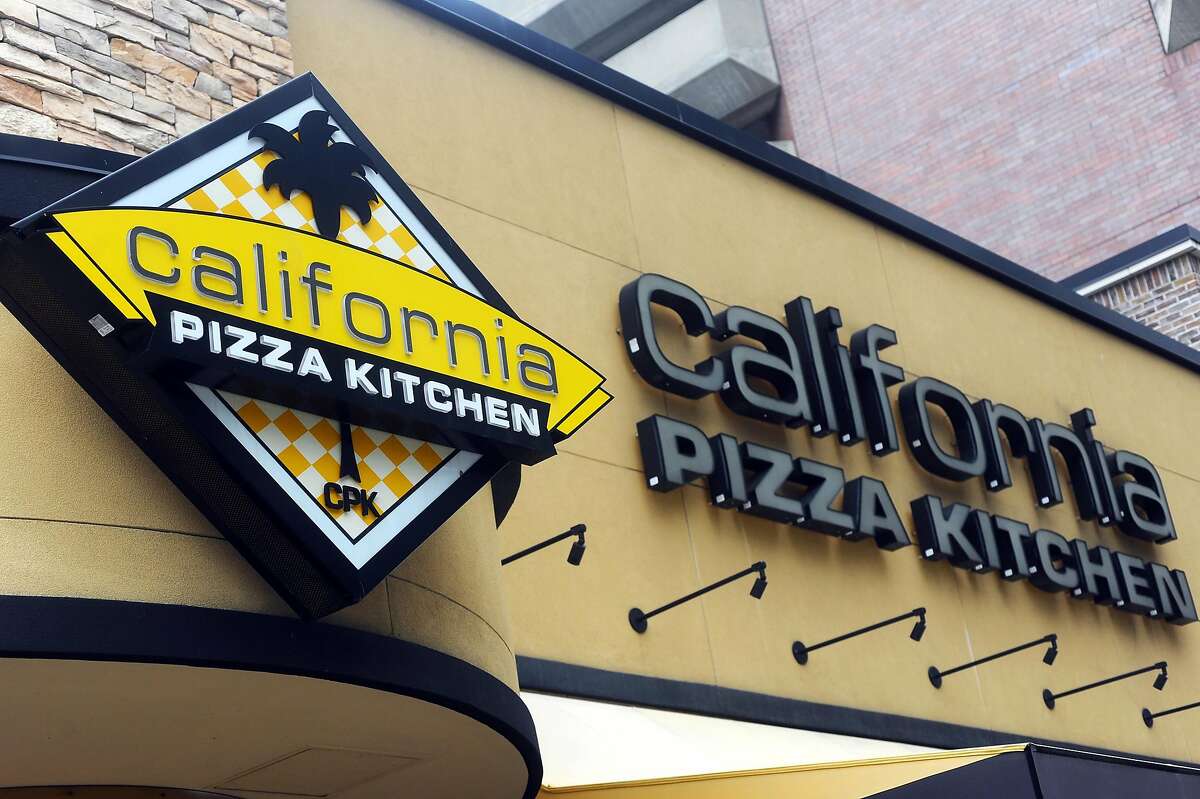 California Pizza Kitchen en Bay Street Mall en Emeryville ha cerrado permanentemente. 