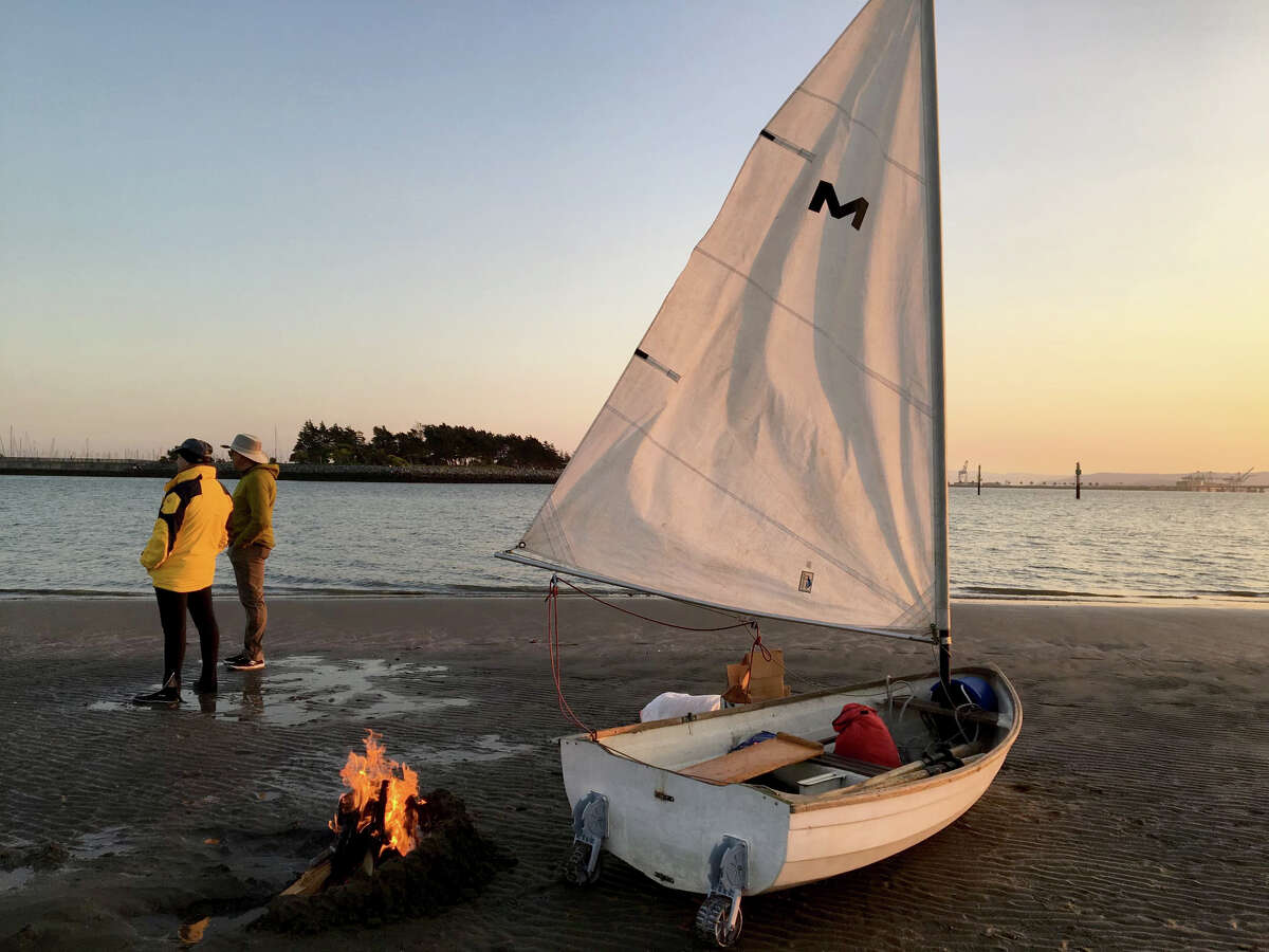 Las fiestas en el Ashby Shoal no duran mucho porque, pasadas unas horas, siempre vuelve la marea alta.