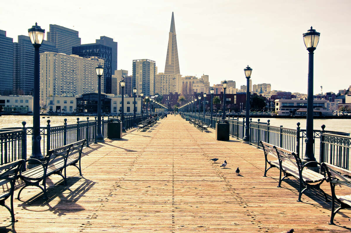 Uno de los lugares más planos de la ciudad: el Embarcadero en San Francisco, California.