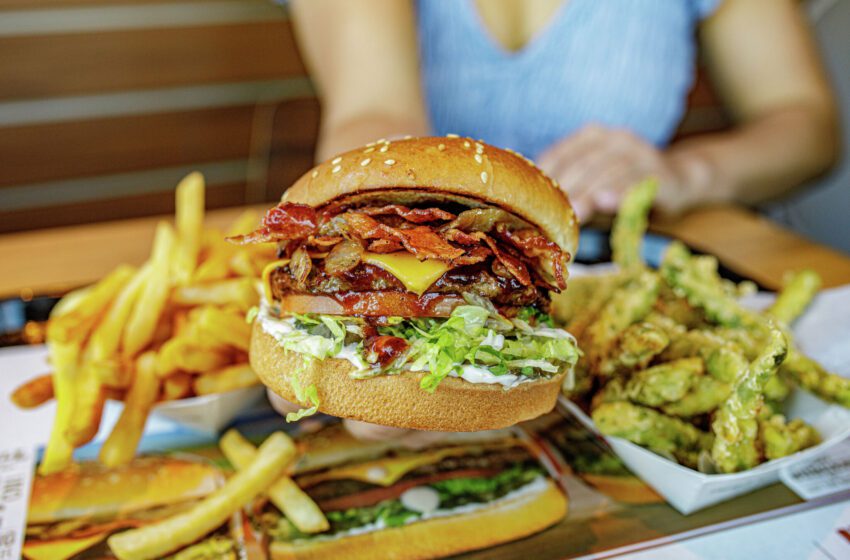  Habit Burger Grill celebra la apertura del restaurante de Oakland con hamburguesas gratis