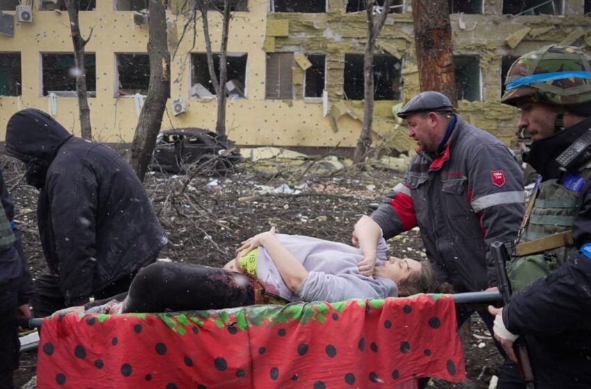  Periodistas revelan los horrores de los niños asesinados y sin vida en Ucrania