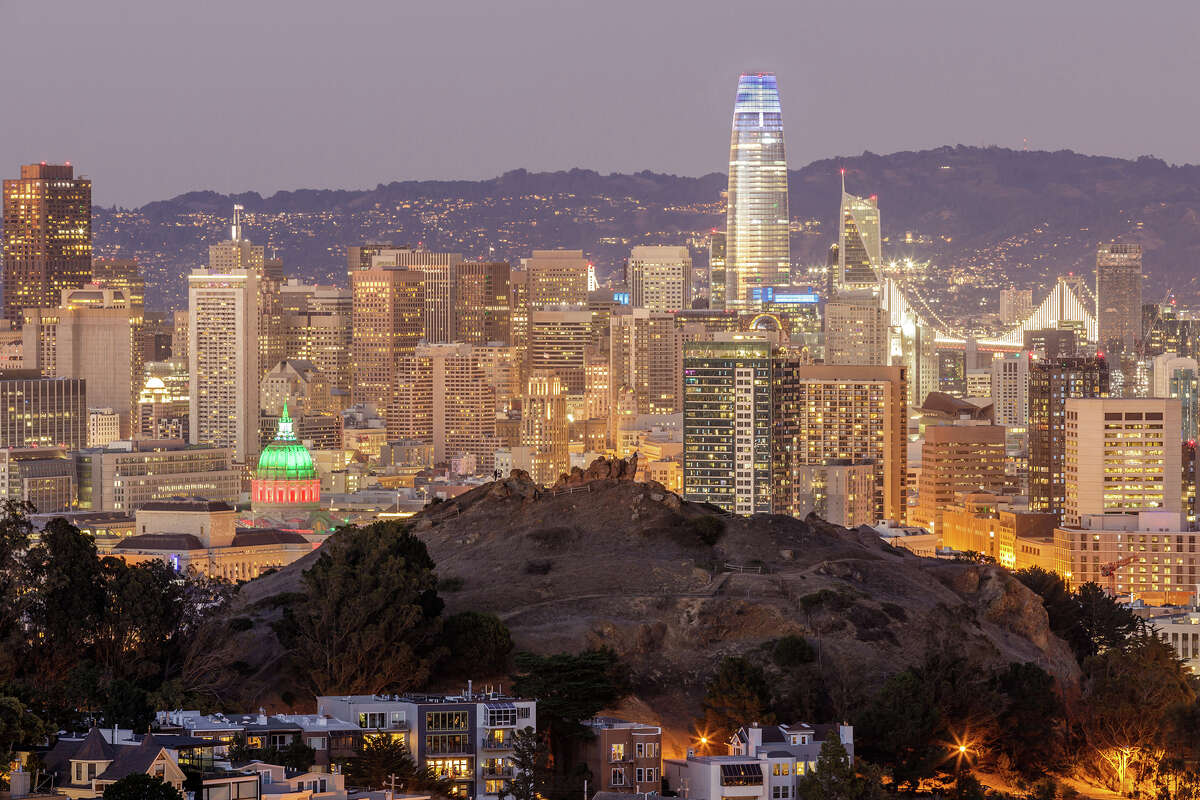 La vista desde Tank Hill en Cole Valley es una de las muchas vistas impresionantes de San Francisco.