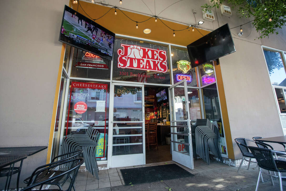 El exterior de Jake's Steaks en San Francisco se ve el jueves.
