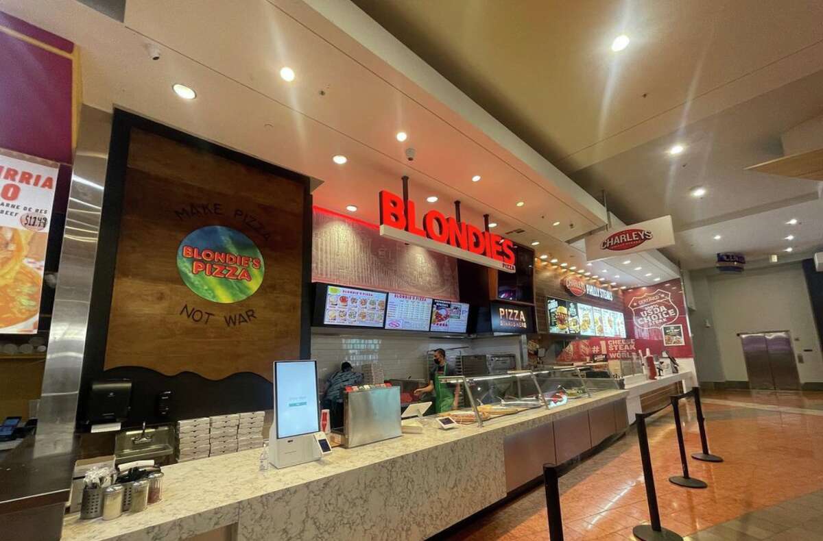 Una nueva ubicación de Blondie's Pizza acaba de abrir en el Westfield Oakridge Mall en San José. 