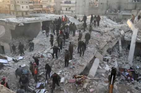 El derrumbe de un edificio en la ciudad siria de Alepo deja 12 muertos