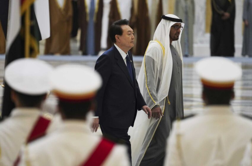  El presidente surcoreano viaja a EAU y busca la venta de armas