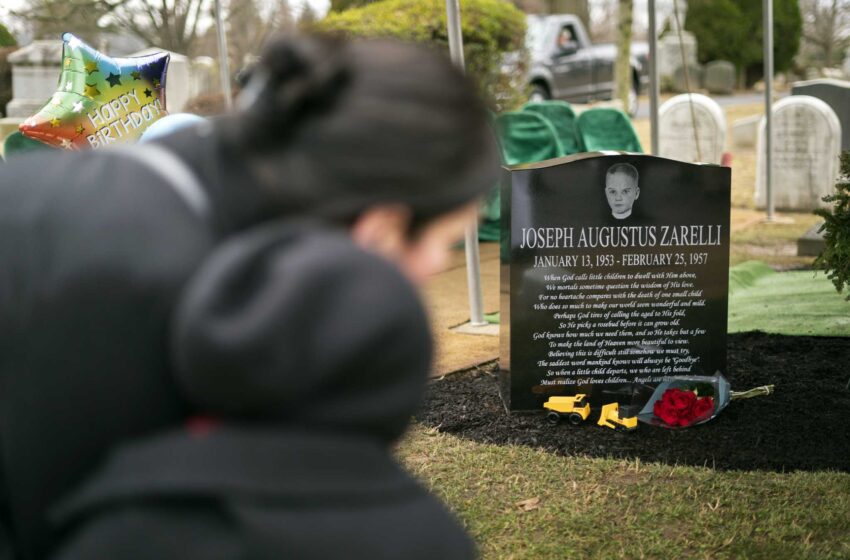  El recién identificado ‘Boy in the Box’ de Filadelfia recibe una lápida a los 70 años