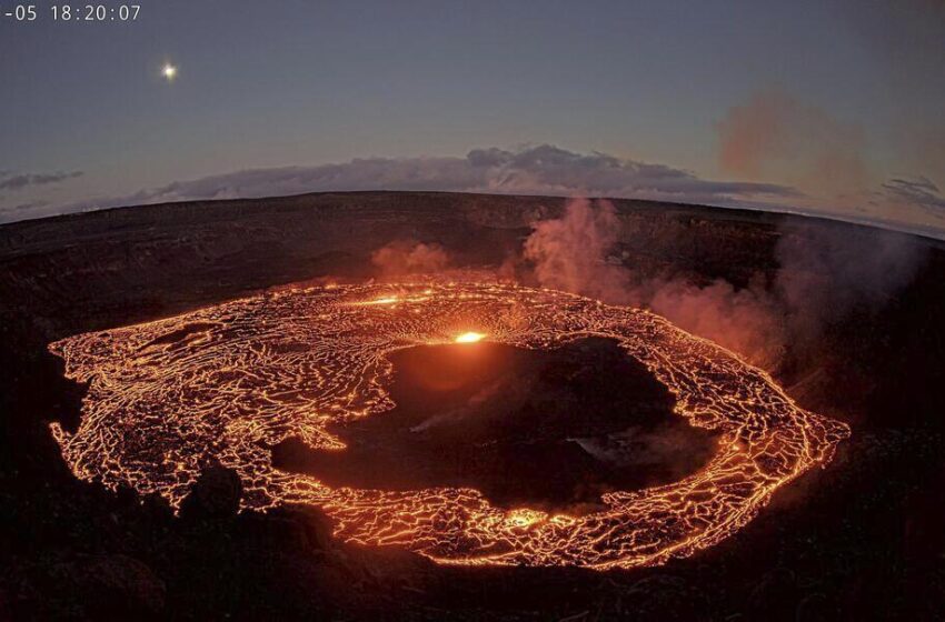 El volcán Kilauea de Hawai vuelve a entrar en erupción, el cráter de la cumbre resplandece