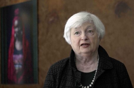 Entrevista con AP: Yellen dice que el estancamiento de la deuda amenaza con una ‘calamidad’