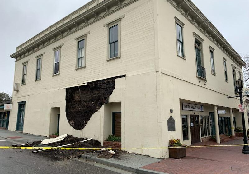  La histórica casa de Monterey de 1830 se desmorona por las tormentas que azotan California