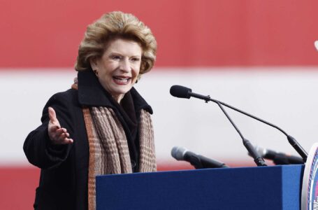 La senadora demócrata Stabenow de Michigan no volverá a presentarse en 2024