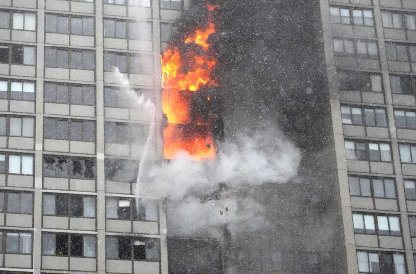  Las autoridades: El mortal incendio en un rascacielos de Chicago fue accidental