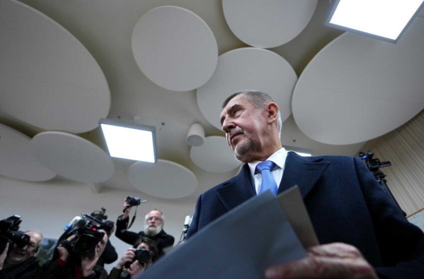  Los checos eligen al sucesor de Milos Zeman en la votación presidencial