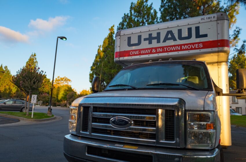  Más camiones U-Haul salieron de California que cualquier otro estado en 2022