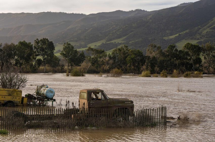  Se emiten órdenes de evacuación en el condado de Monterey mientras continúan las inundaciones
