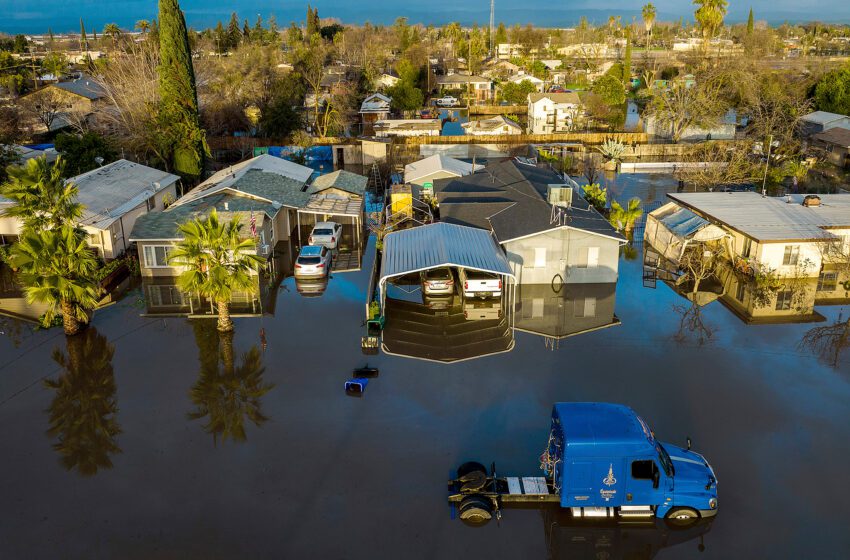  Toda una ciudad de California permanece bajo orden de evacuación en medio de las inundaciones