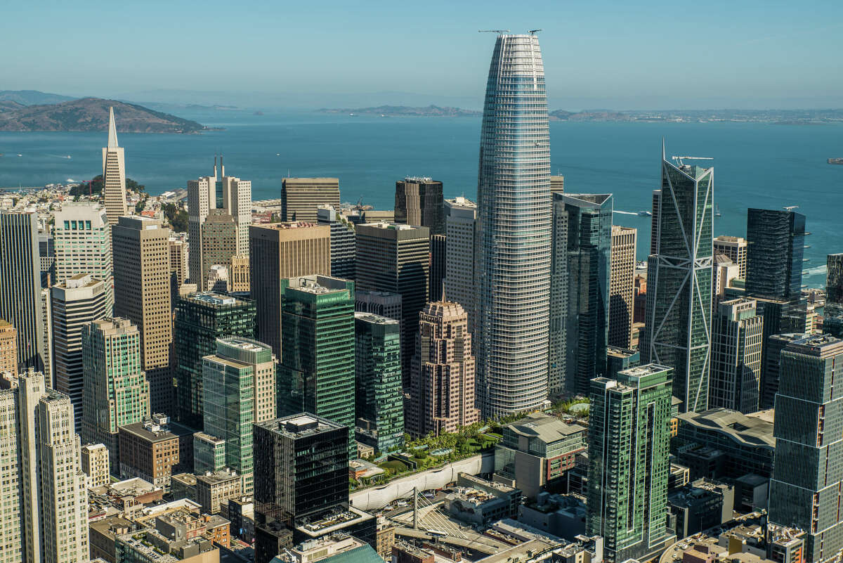 Salesforce Tower domina el horizonte de San Francisco.